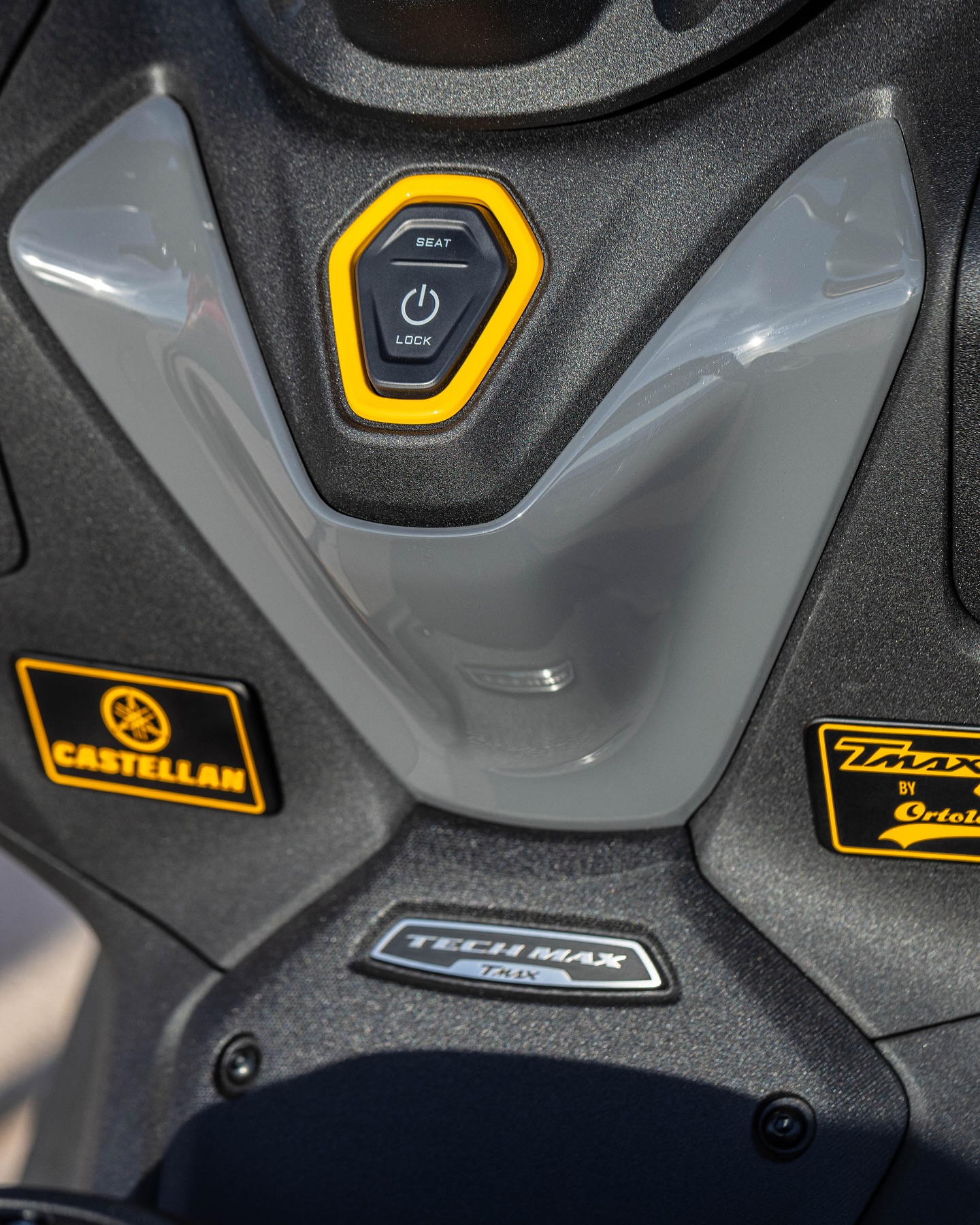 Mẫu xe tay ga 'khủng' nhất của nhà Yamaha được lột xác với diện mạo hoàn toàn mới- Ảnh 12. Mẫu xe tay ga 'khủng' nhất của nhà Yamaha được lột xác với diện mạo hoàn toàn mới- Ảnh 12.