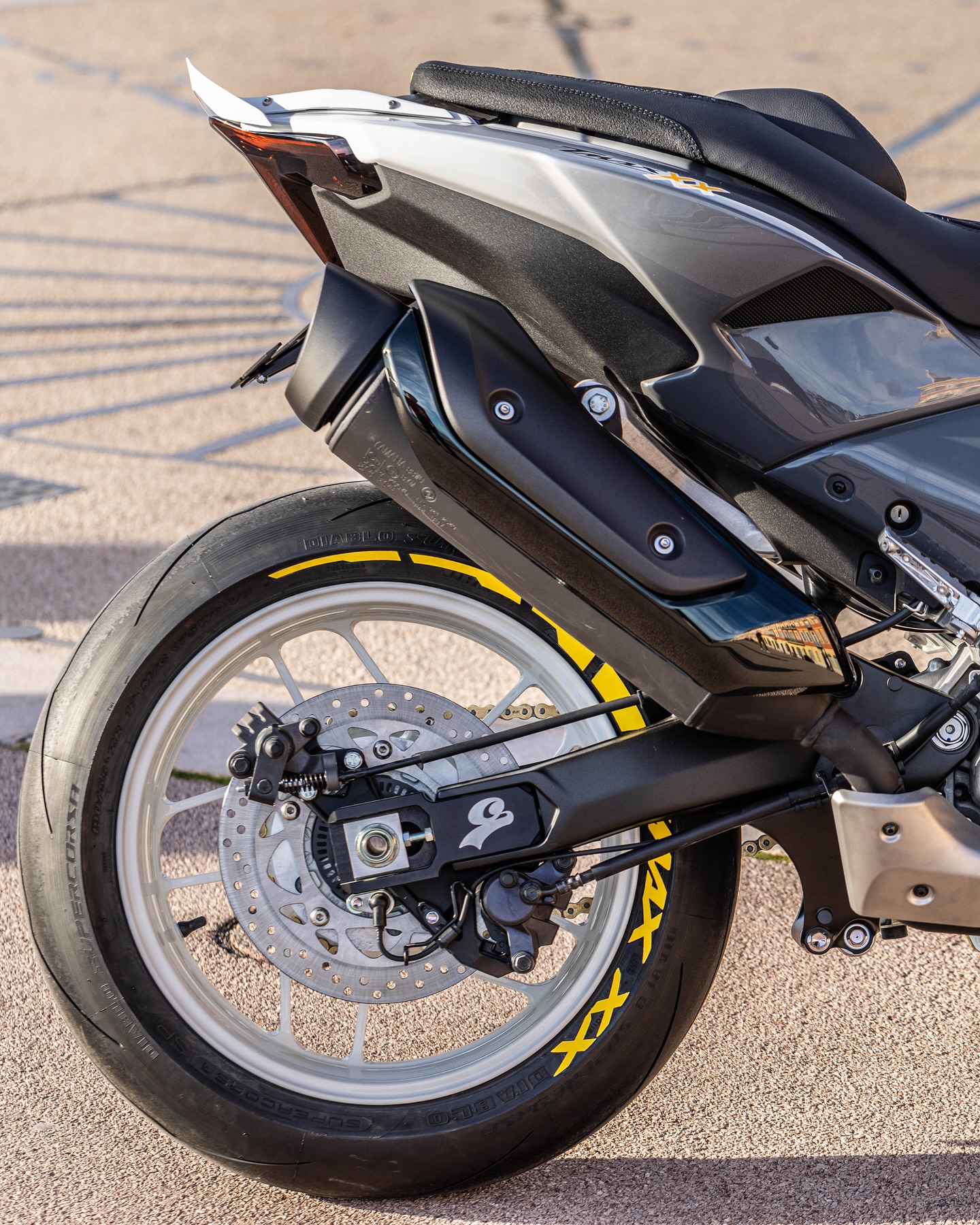 Mẫu xe tay ga 'khủng' nhất của nhà Yamaha được lột xác với diện mạo hoàn toàn mới- Ảnh 5. Mẫu xe tay ga 'khủng' nhất của nhà Yamaha được lột xác với diện mạo hoàn toàn mới- Ảnh 5.