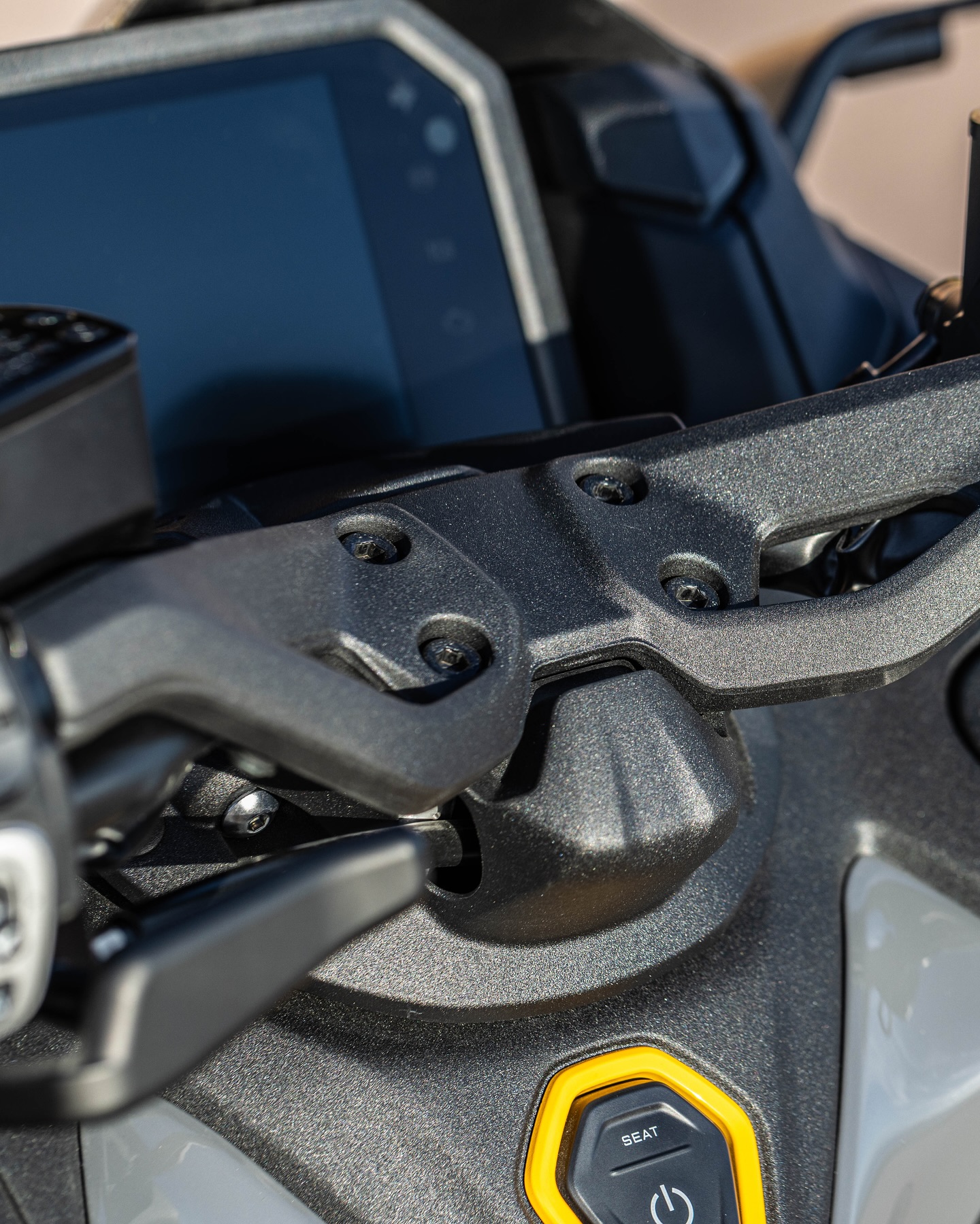 Mẫu xe tay ga 'khủng' nhất của nhà Yamaha được lột xác với diện mạo hoàn toàn mới- Ảnh 9. Mẫu xe tay ga 'khủng' nhất của nhà Yamaha được lột xác với diện mạo hoàn toàn mới- Ảnh 9.