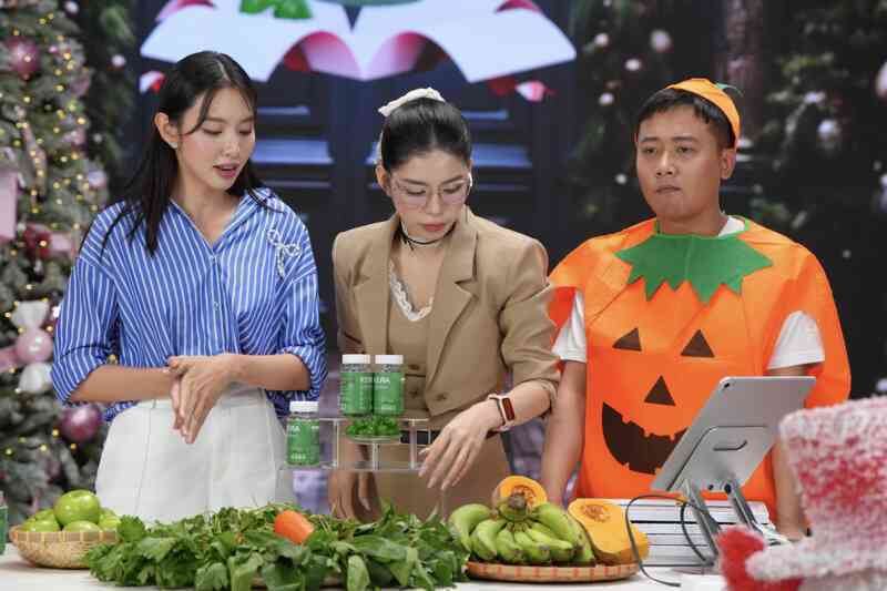 Ủy ban Cạnh tranh vào cuộc vụ kẹo rau kera của Quang Linh Vlogs và Hằng Du Mục