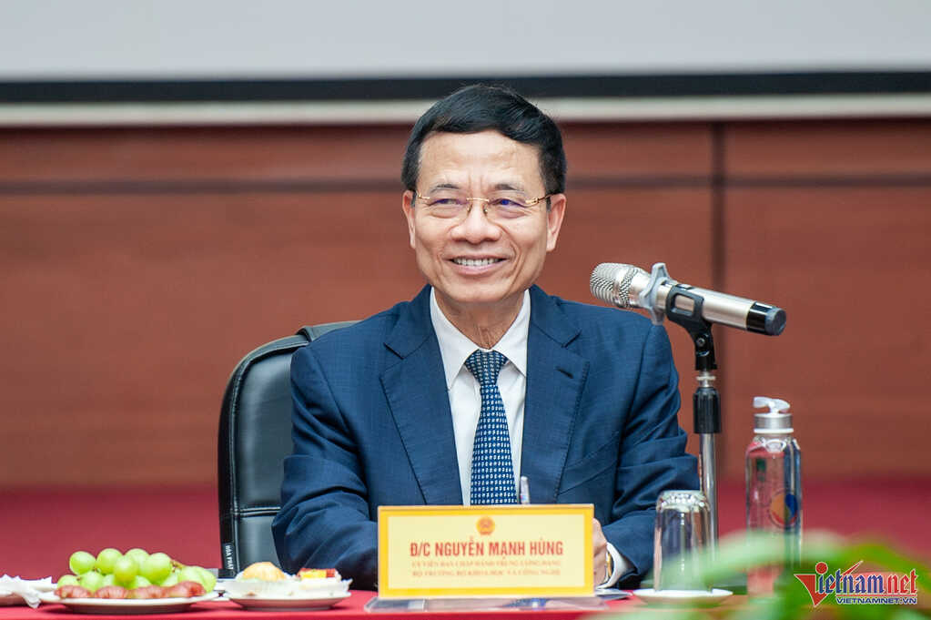 W-BoTruong_KHCN_Nguyen_ManhHung 1.jpg