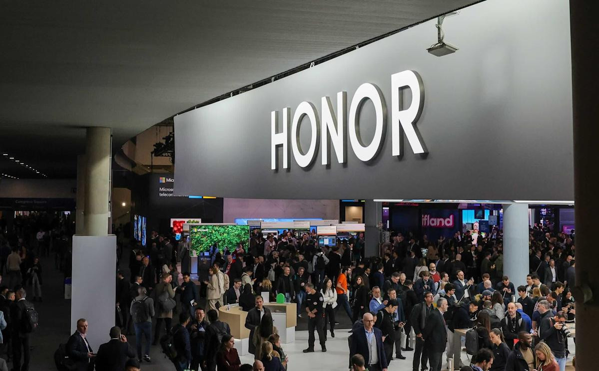 honor bloomberg.jpg
