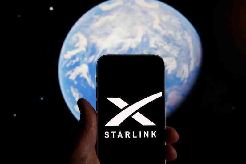 Apple cạnh tranh với SpaceX của Elon Musk trong cuộc đua kết nối vệ tinh