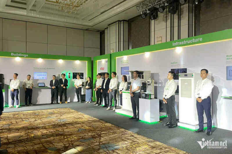 W-trien lam Schneider.jpg