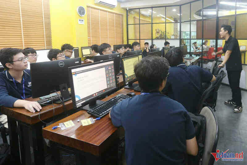 W-dao tao nhan luc AI 01 1.jpg