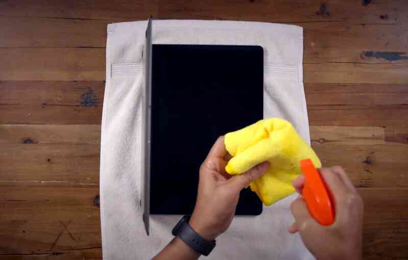 Mẹo vệ sinh màn hình và bàn phím MacBook đúng cách nhất