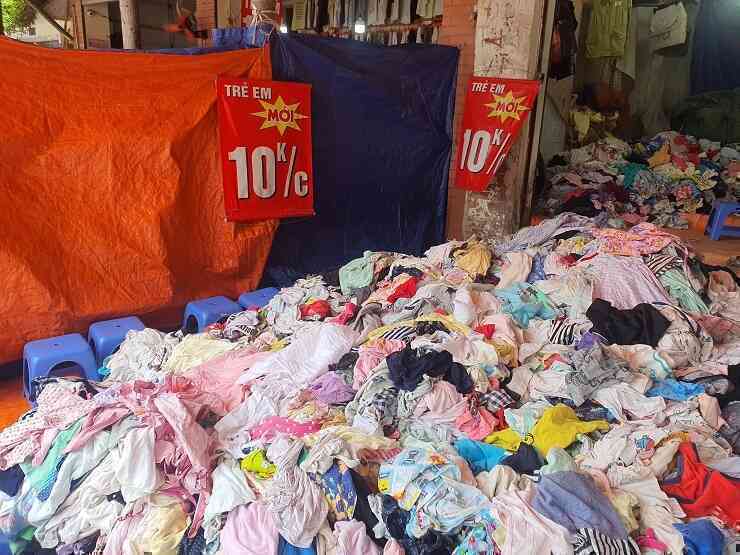 Cảnh báo: Quần áo chứa chất gây UNG THƯ vượt tiêu chuẩn 20 lần, thời trang giá rẻ có thể đang âm thầm "hạ độc" bạn mỗi ngày!