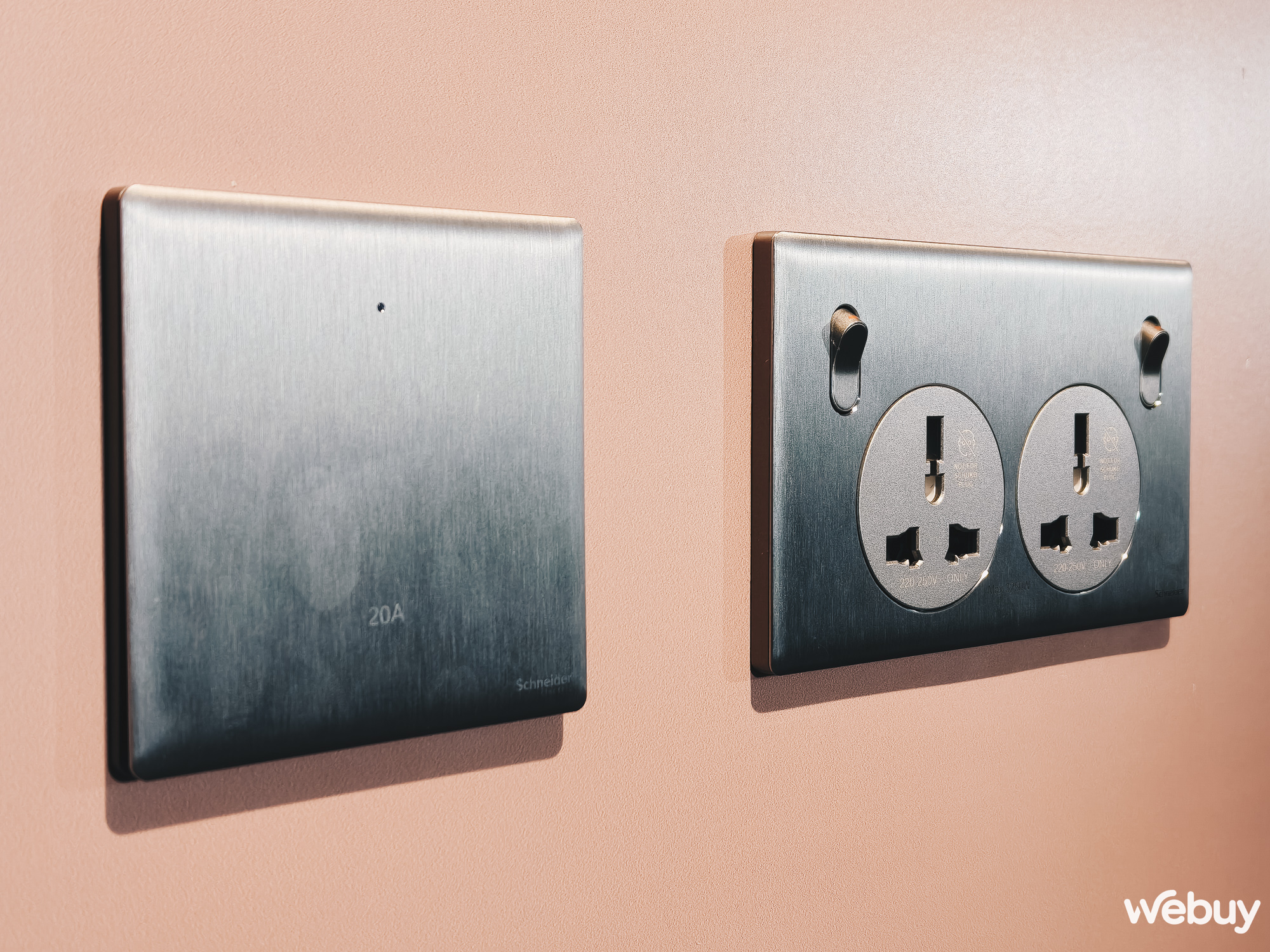 Schneider Electric ra mắt loạt ổ cắm và công tắc "sang-xịn-mịn" tại Việt Nam: Thiết kế siêu mỏng, chất liệu thép không gỉ- Ảnh 5. Schneider Electric ra mắt loạt ổ cắm và công tắc "sang-xịn-mịn" tại Việt Nam: Thiết kế siêu mỏng, chất liệu thép không gỉ- Ảnh 5.
