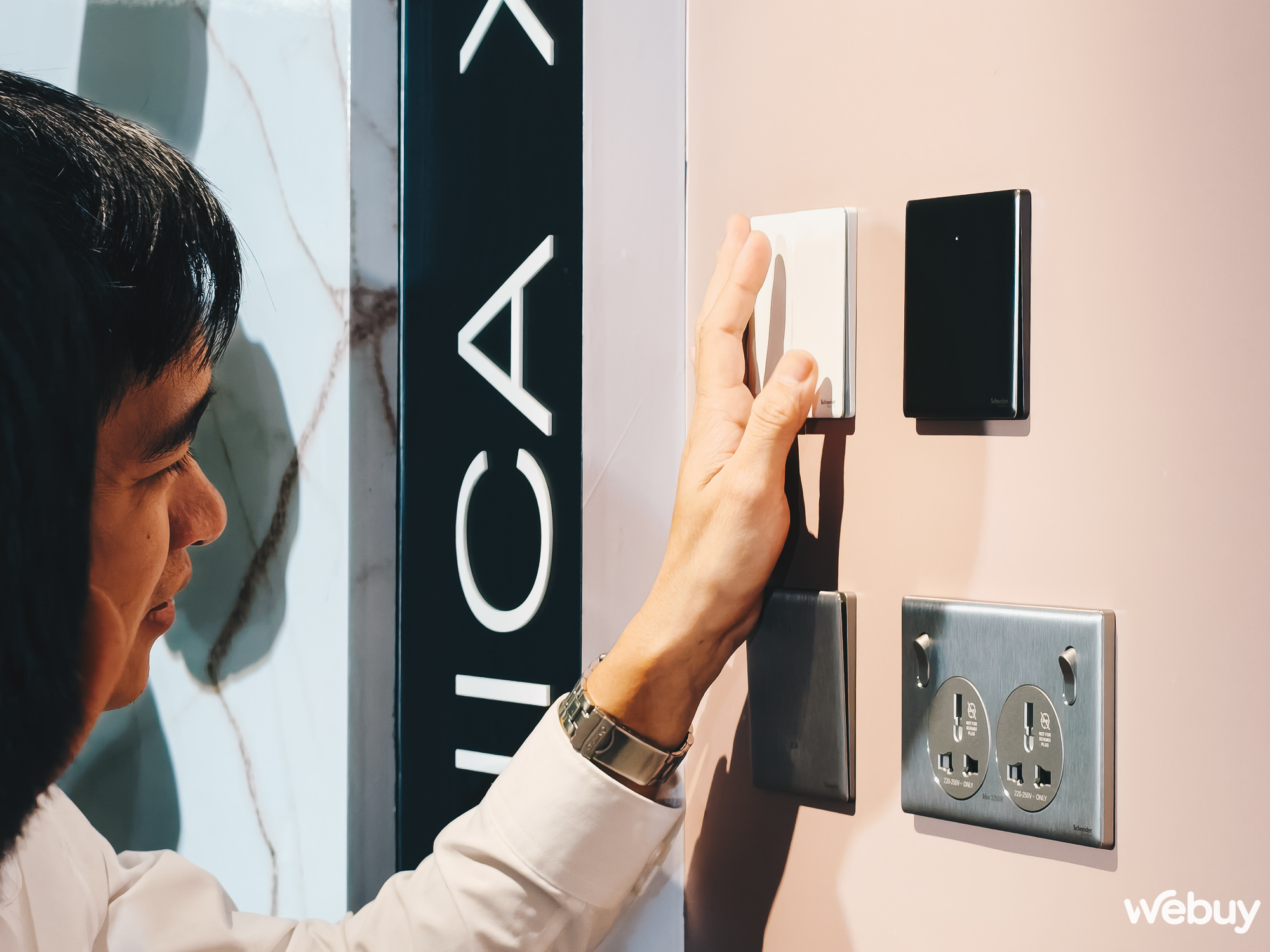 Schneider Electric ra mắt loạt ổ cắm và công tắc "sang-xịn-mịn" tại Việt Nam: Thiết kế siêu mỏng, chất liệu thép không gỉ- Ảnh 6. Schneider Electric ra mắt loạt ổ cắm và công tắc "sang-xịn-mịn" tại Việt Nam: Thiết kế siêu mỏng, chất liệu thép không gỉ- Ảnh 6.