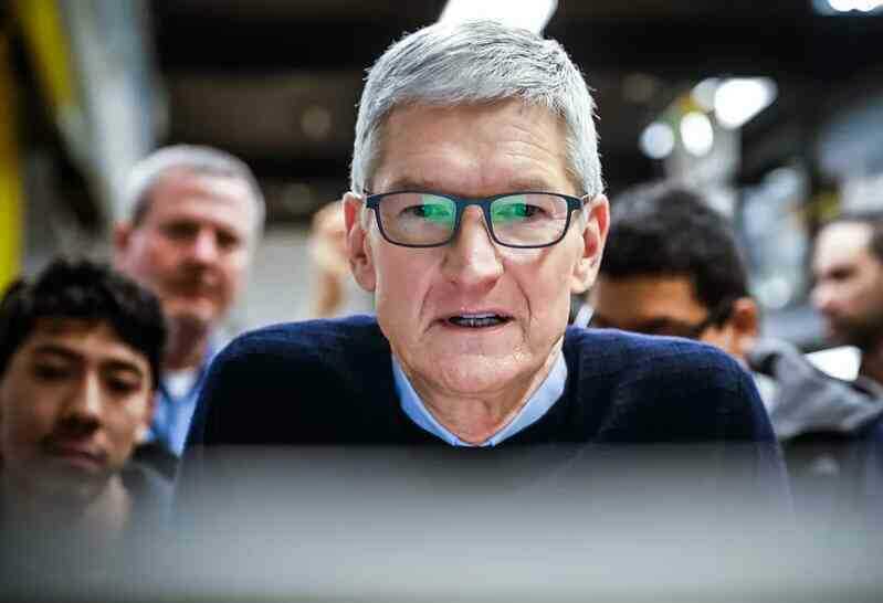 tim Cook Apple.png