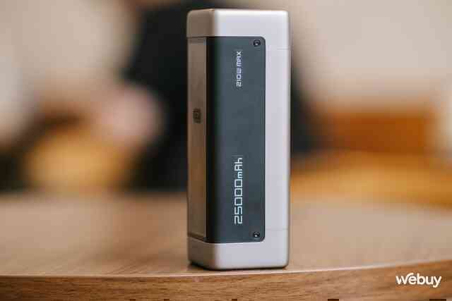 Dùng thử pin dự phòng xịn nhất của Xiaomi: Dung lượng 25.000mAh, công suất 210W, có cả màn hình giám sát, sạc từ đồng hồ tới laptop đều quá ngon lành- Ảnh 5. Dùng thử pin dự phòng xịn nhất của Xiaomi: Dung lượng 25.000mAh, công suất 210W, có cả màn hình giám sát, sạc từ đồng hồ tới laptop đều quá ngon lành- Ảnh 5.