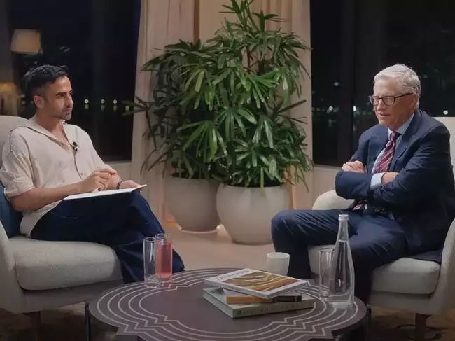 Bill Gates tiên đoán sởn gai ốc về 20 năm tới: Lao động tay chân lẫn trí óc sẽ bị thay thế khi AI và robot kết hợp