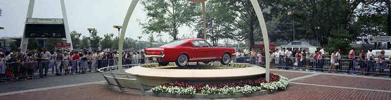 Tại sao Ford Mustang, chiếc xe được giới thiệu tại một hội chợ lại có thể định hình lại cả nền công nghiệp ô tô Hoa Kỳ?- Ảnh 2.
