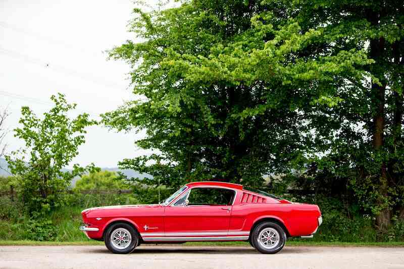Tại sao Ford Mustang, chiếc xe được giới thiệu tại một hội chợ lại có thể định hình lại cả nền công nghiệp ô tô Hoa Kỳ?- Ảnh 4.