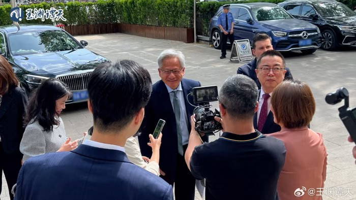 Jensen Huang vội vã đến Trung Quốc