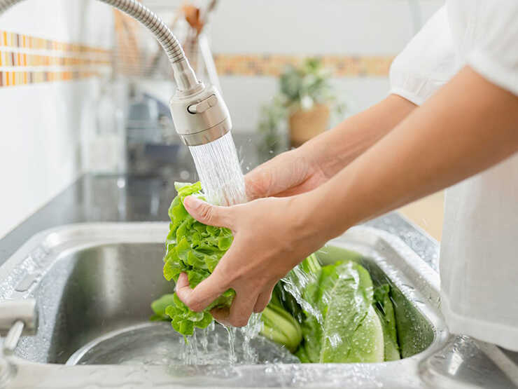 8 món đồ giá bèo giúp giải quyết nỗi lo nước bẩn, chảy yếu khi vào hè