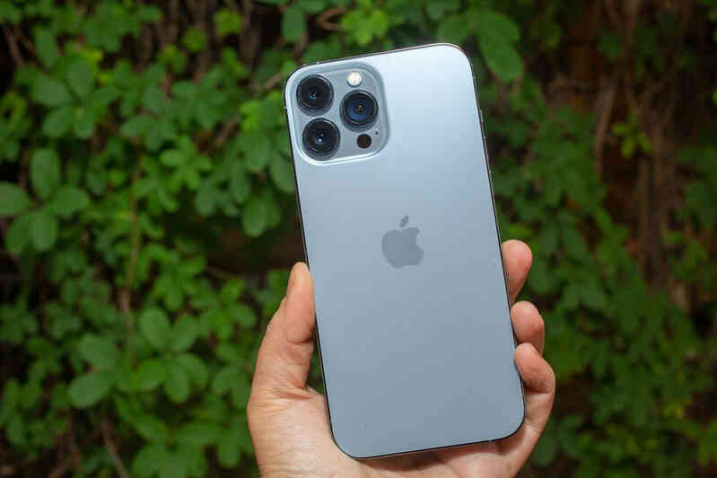 iphone 13 pro sierra blue 3.jpeg