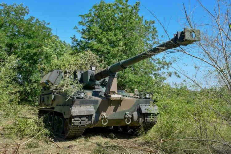 Pháo tự hành AHS Krab tham chiến ở Ukraine. Ảnh Bộ Tổng tham mưu các Lực lượng vũ trang Ukraine.jpg