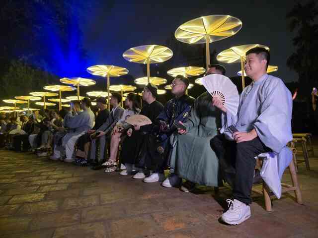 Tưởng chỉ là tour trải nghiệm, ai ngờ Galaxy AI khiến Gen Z nghiêm túc trở lại với Văn Miếu- Ảnh 13. Tưởng chỉ là tour trải nghiệm, ai ngờ Galaxy AI khiến Gen Z nghiêm túc trở lại với Văn Miếu- Ảnh 13.