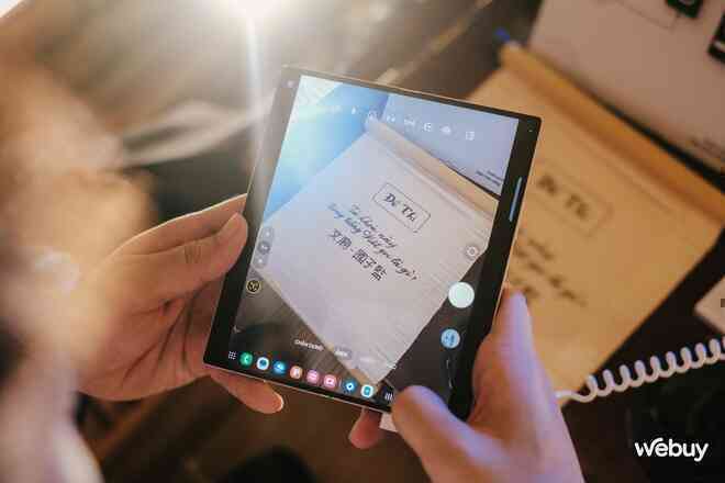 Tưởng chỉ là tour trải nghiệm, ai ngờ Galaxy AI khiến Gen Z nghiêm túc trở lại với Văn Miếu- Ảnh 8. Tưởng chỉ là tour trải nghiệm, ai ngờ Galaxy AI khiến Gen Z nghiêm túc trở lại với Văn Miếu- Ảnh 8.
