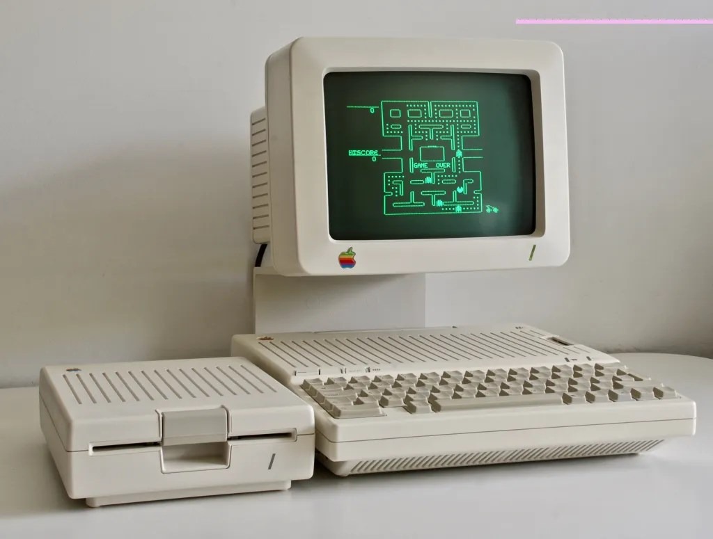 Ngày này năm 1984, Apple ra mắt chiếc máy tính ‘xách tay’ đầu tiên – dù chưa ai gọi nó là laptop