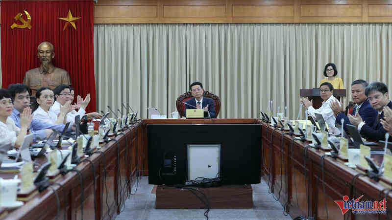 W-nghien cuu khoa hoc va phat trien cong nghe 3.jpg