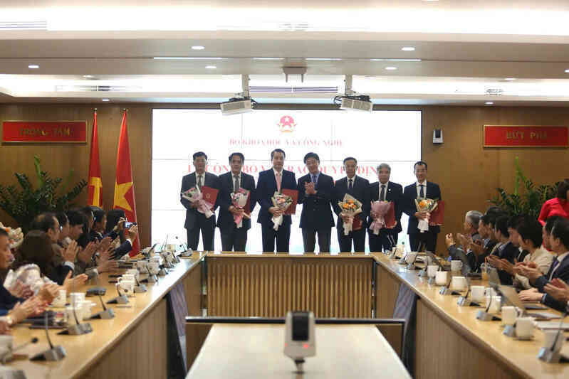 Bộ KH&CN điều động, bổ nhiệm cán bộ lãnh đạo tại 7 đơn vị