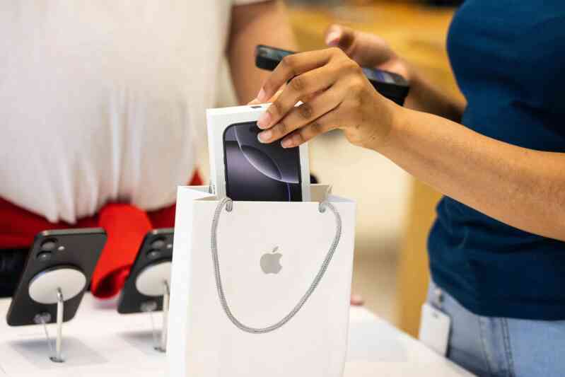iPhone sắp tăng giá ngay trong năm nay, iFan nghe xong chỉ biết 