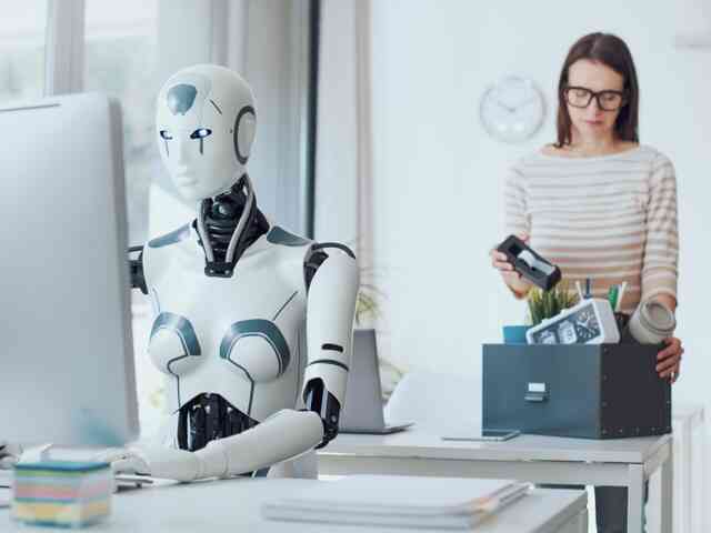 Sa thải hàng loạt vì tin AI thay được 700 người, giờ công ty này phải tuyển lại người thật vì khách không chịu nổi chatbot