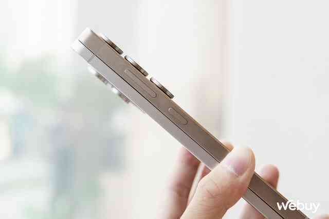 Đặt Galaxy S25 Edge cạnh Galaxy S25 Ultra: Ngoài "siêu mỏng cánh" ra còn khác những gì?- Ảnh 2. Đặt Galaxy S25 Edge cạnh Galaxy S25 Ultra: Ngoài "siêu mỏng cánh" ra còn khác những gì?- Ảnh 2.