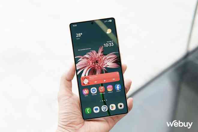 Đặt Galaxy S25 Edge cạnh Galaxy S25 Ultra: Ngoài "siêu mỏng cánh" ra còn khác những gì?- Ảnh 7. Đặt Galaxy S25 Edge cạnh Galaxy S25 Ultra: Ngoài "siêu mỏng cánh" ra còn khác những gì?- Ảnh 7.