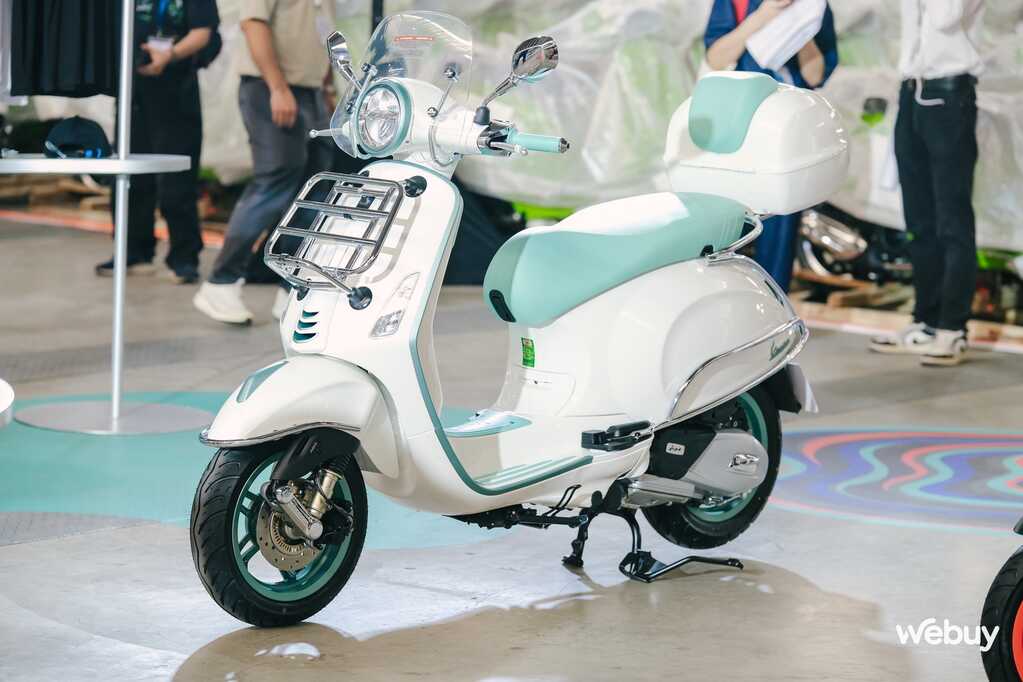 Vespa Primavera & Sprint 2025 chính thức ra mắt tại Việt Nam: Di sản gần 80 năm kết hợp với công nghệ đỉnh cao, chuẩn Vibe Gen Z!- Ảnh 4. Vespa Primavera & Sprint 2025 chính thức ra mắt tại Việt Nam: Di sản gần 80 năm kết hợp với công nghệ đỉnh cao, chuẩn Vibe Gen Z!- Ảnh 4.