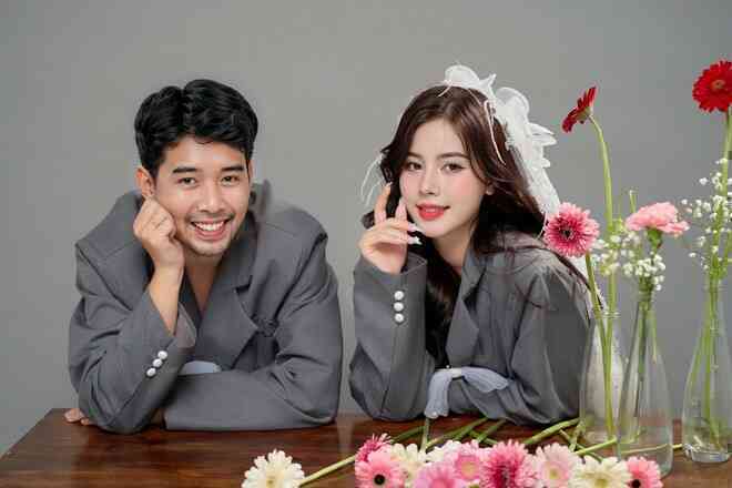 AI “chụp” ảnh cưới tuyệt đẹp trong nháy mắt: Nhiếp ảnh gia Việt nói “Trải nghiệm thật không đến từ những dòng prompt”- Ảnh 4. AI “chụp” ảnh cưới tuyệt đẹp trong nháy mắt: Nhiếp ảnh gia Việt nói “Trải nghiệm thật không đến từ những dòng prompt”- Ảnh 4.