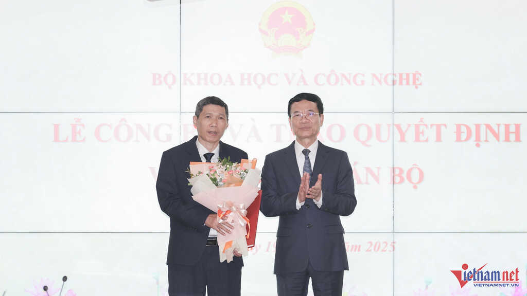 W-bo nhiem can bo Bo KHCN 3.jpg