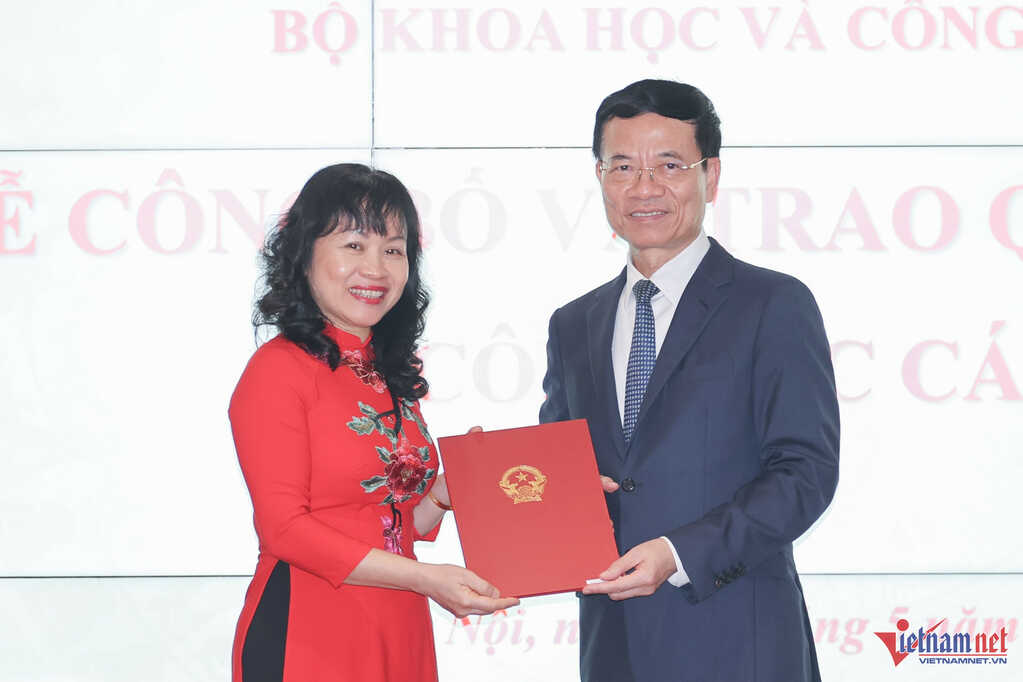 W-bo nhiem can bo Bo KHCN 4.jpg