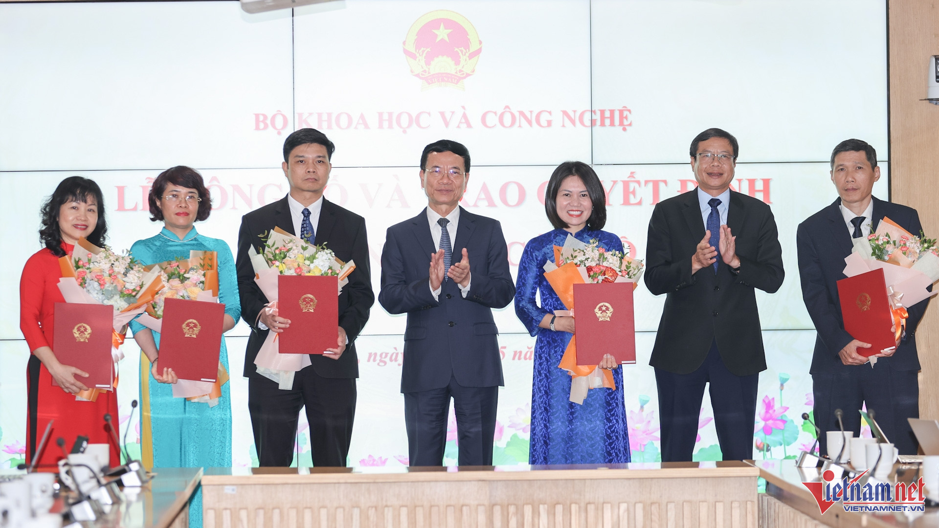 W-bo nhiem can bo Bo KHCN.jpg