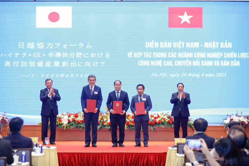 Cấp học bổng bán dẫn cho sinh viên Việt Nam tại Nhật Bản và Mỹ