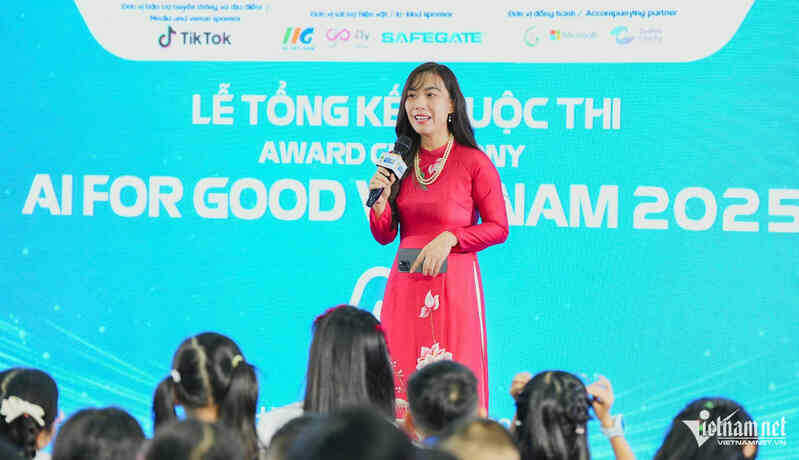 W-hoc sinh ung dung AI 1.JPG.jpg