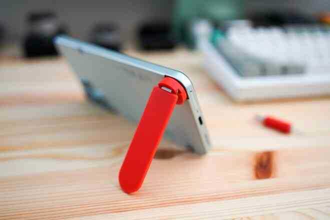 Điện thoại lạ mặt lưng hở cả ốc vít, hàng xách tay cũng được săn đón vì có NFC, quét và dùng VNeID thoải mái- Ảnh 5. Điện thoại lạ mặt lưng hở cả ốc vít, hàng xách tay cũng được săn đón vì có NFC, quét và dùng VNeID thoải mái- Ảnh 5.