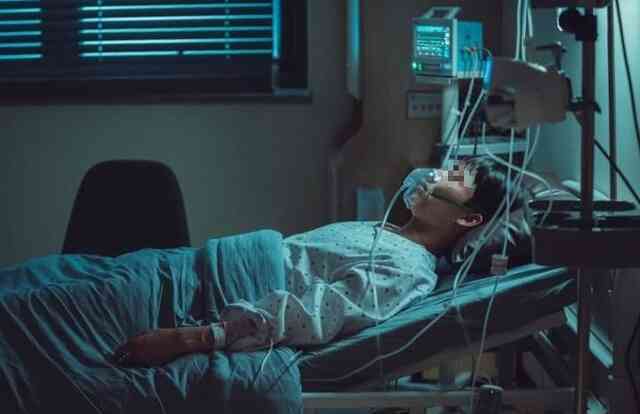 Đột quỵ khi mới 26 tuổi, bác sĩ mắng té tát khi biết tôi ăn theo 2 kiểu này để giải tỏa áp lực công việc!- Ảnh 1. Đột quỵ khi mới 26 tuổi, bác sĩ mắng té tát khi biết tôi ăn theo 2 kiểu này để giải tỏa áp lực công việc!- Ảnh 1.