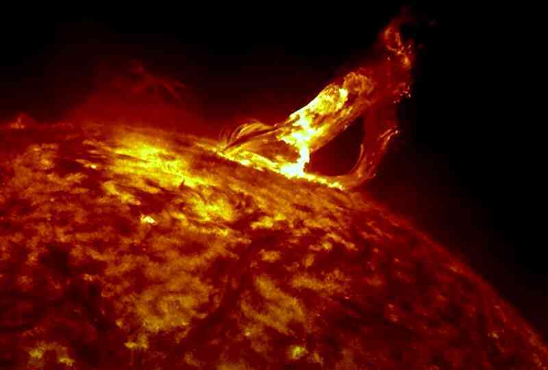 NASA cảnh báo bão Mặt trời khủng khiếp sắp gây mất điện trên Trái Đất