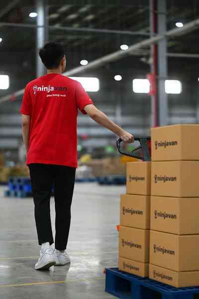 Ninja Van đẩy mạnh triển khai dịch vụ tiếp hàng Ninja B2B- Ảnh 2. Ninja Van đẩy mạnh triển khai dịch vụ tiếp hàng Ninja B2B- Ảnh 2.