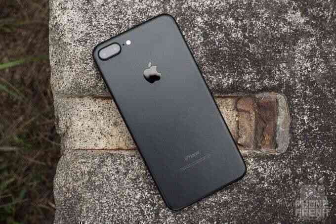 Thêm 3 iPhone thành ‘đồ cổ’, người dùng cần làm gì?