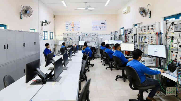 Bình Định: 5 năm, thêm 7.500 nhân sự ngành bán dẫn, AI, an ninh mạng
