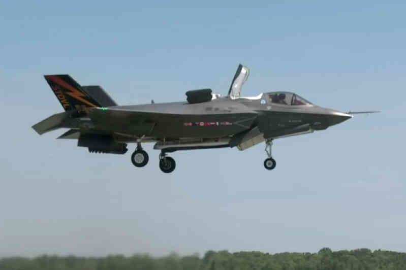 Bóc tách công nghệ Su-57M và F-35: ‘Quái thú’ Nga có đấu được ‘diều hâu’ Mỹ?