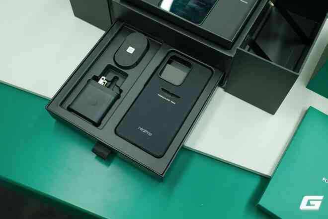 realme ra mắt điện thoại dành riêng cho hội đam mê tốc độ: Thiết kế vừa đẹp, vừa mạnh lại còn pin trâu, bảo sao ai cũng muốn mua!- Ảnh 3. realme ra mắt điện thoại dành riêng cho hội đam mê tốc độ: Thiết kế vừa đẹp, vừa mạnh lại còn pin trâu, bảo sao ai cũng muốn mua!- Ảnh 3.