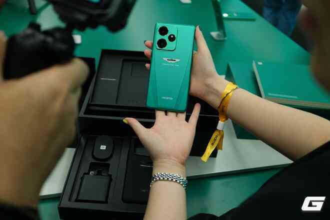 realme ra mắt điện thoại dành riêng cho hội đam mê tốc độ: Thiết kế vừa đẹp, vừa mạnh lại còn pin trâu, bảo sao ai cũng muốn mua!- Ảnh 6. realme ra mắt điện thoại dành riêng cho hội đam mê tốc độ: Thiết kế vừa đẹp, vừa mạnh lại còn pin trâu, bảo sao ai cũng muốn mua!- Ảnh 6.