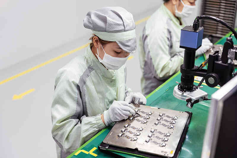 Apple đang âm thầm “đào tạo lại” chuỗi cung ứng tại Việt Nam: Vì sao Việt Nam đang trở thành phòng thí nghiệm kỹ năng toàn cầu của Táo Khuyết?