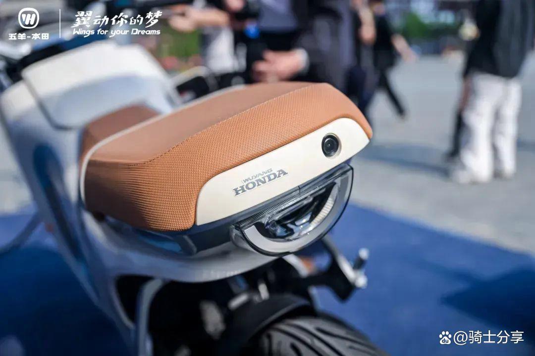 Honda chính thức ra mắt mẫu xe máy điện công suất lớn, công nghệ như ô tô, có giá hơn 100 triệu đồng!- Ảnh 6. Honda chính thức ra mắt mẫu xe máy điện công suất lớn, công nghệ như ô tô, có giá hơn 100 triệu đồng!- Ảnh 6.