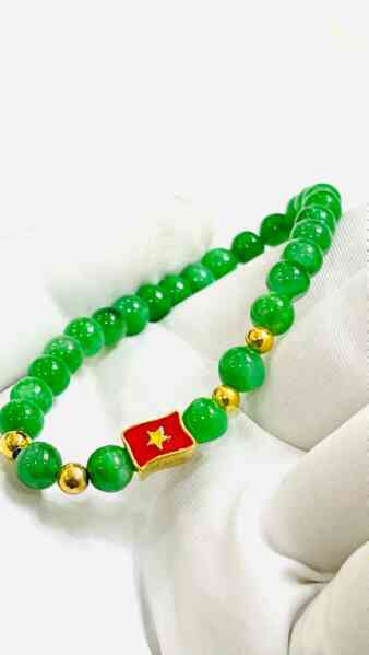 Charm vàng 18k quốc kỳ Việt Nam dịp 30/4 và 2/9 được mọi lứa tuổi yêu thích- Ảnh 2. Charm vàng 18k quốc kỳ Việt Nam dịp 30/4 và 2/9 được mọi lứa tuổi yêu thích- Ảnh 2.